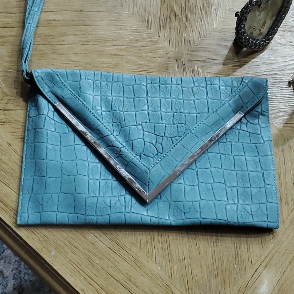 Women's clutch NWOT